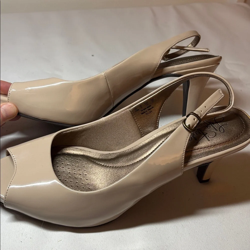 Life Stride Tan Manmade Faux Patent Heels Size 10